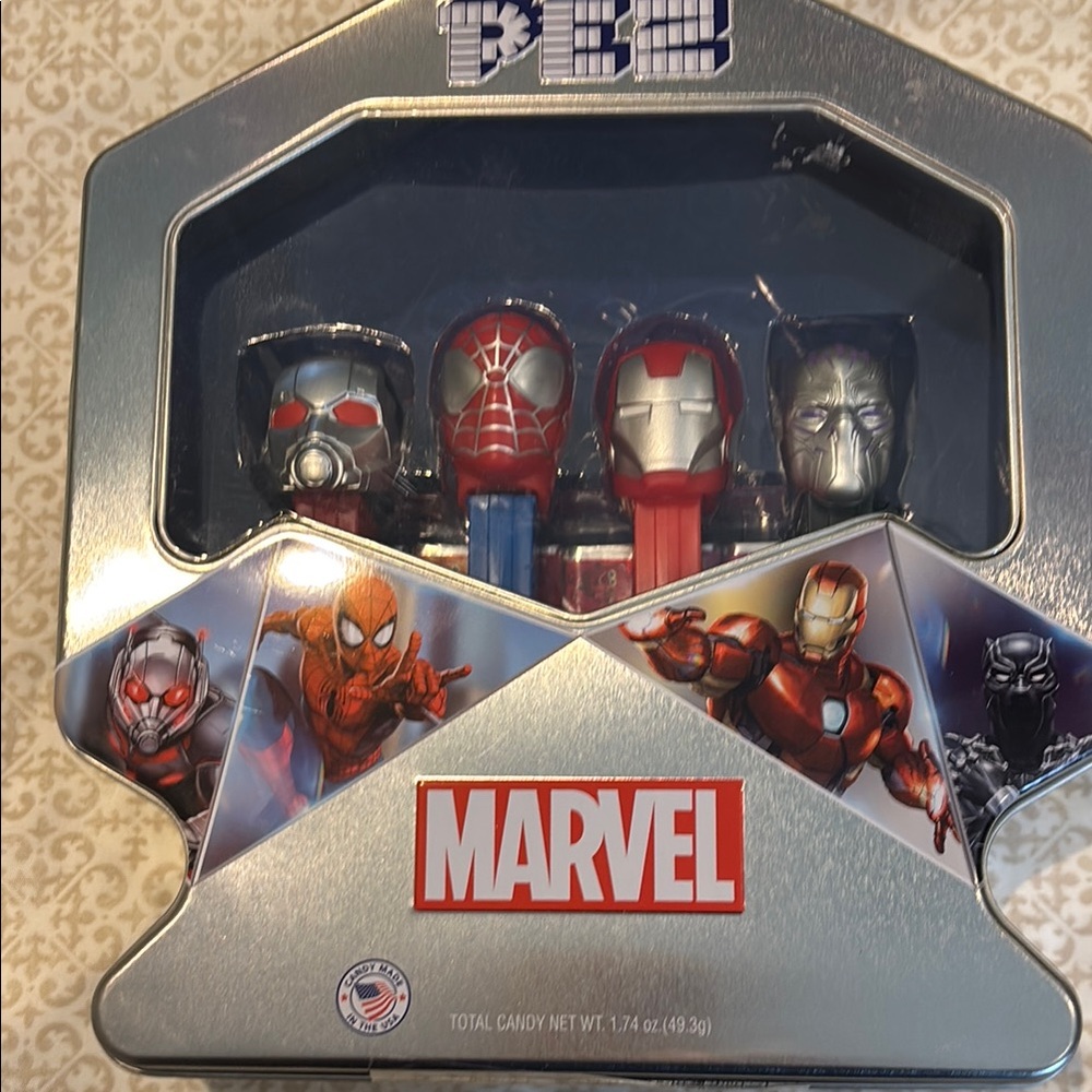 Marvel Red and Blue Action Figures Playset